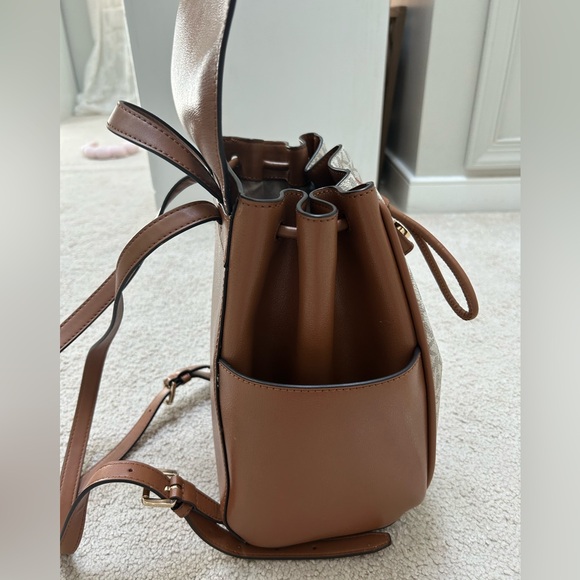 Micheal Kors backpack - Picture 7 of 8